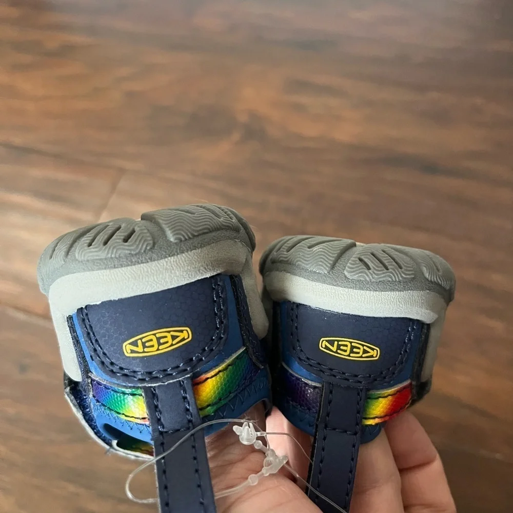 NWOT Keen Knotch Creek Rainbow Strap Navy ShoesUnisex Size 5